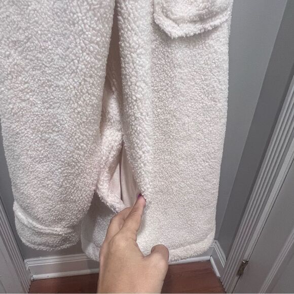 Universal Threads Women's Sherpa jacket size medium in ivory with pockets - Picture 7 of 10